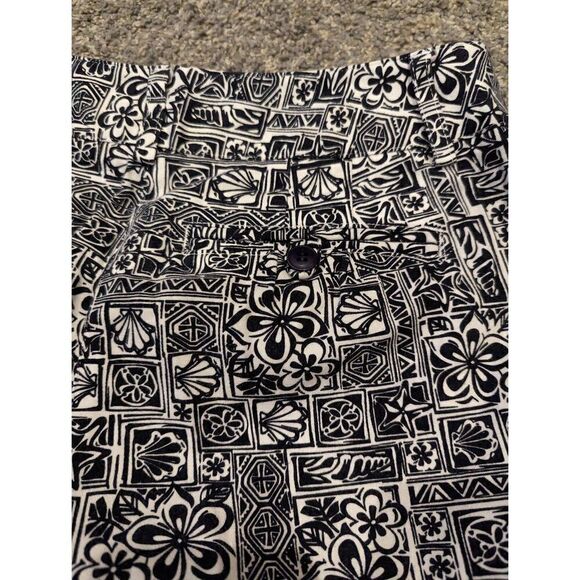 Talbots Women's Black & White Abstract Floral Pattern 13" Inseam Walking Short S - Picture 7 of 7